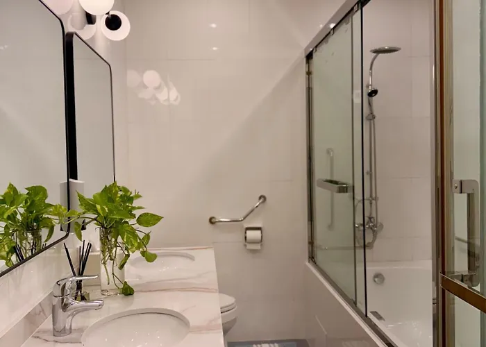 Elegant 4br Penthouse In Bgc Manila