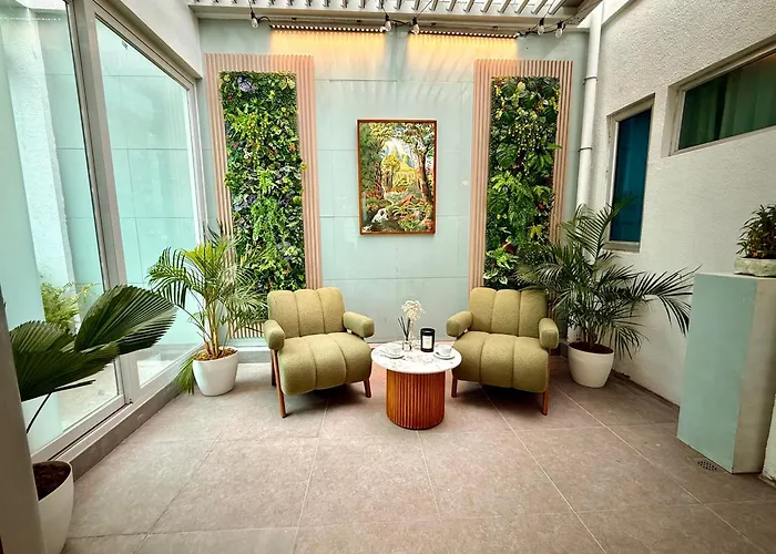 Elegant 4br Penthouse In Bgc Apartment *