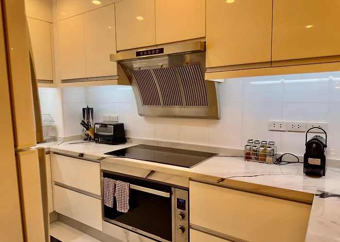 Elegant 4br Penthouse In Bgc *