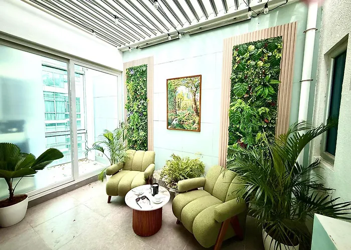Elegant 4br Penthouse In Bgc *