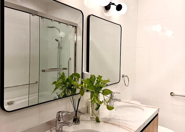 Elegant 4br Penthouse In Bgc *