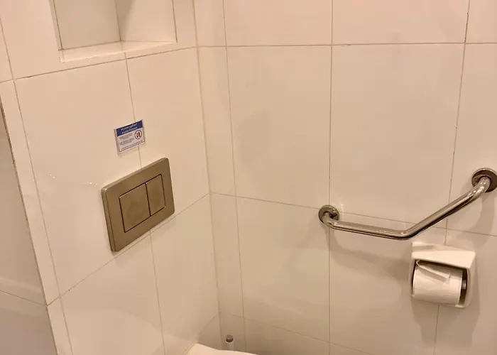 Apartment Elegant 4br Penthouse In Bgc