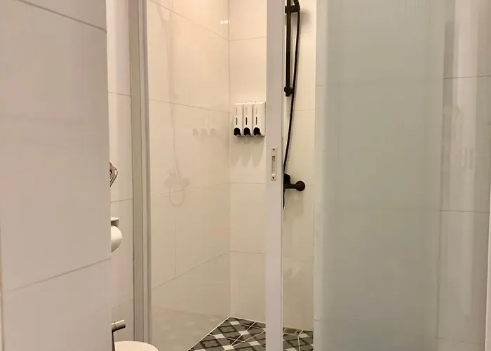 Elegant 4br Penthouse In Bgc *