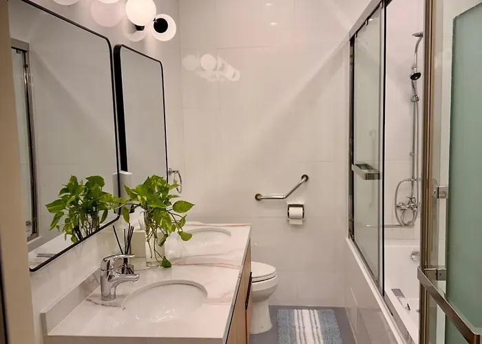 Elegant 4br Penthouse In Bgc Apartment Manila