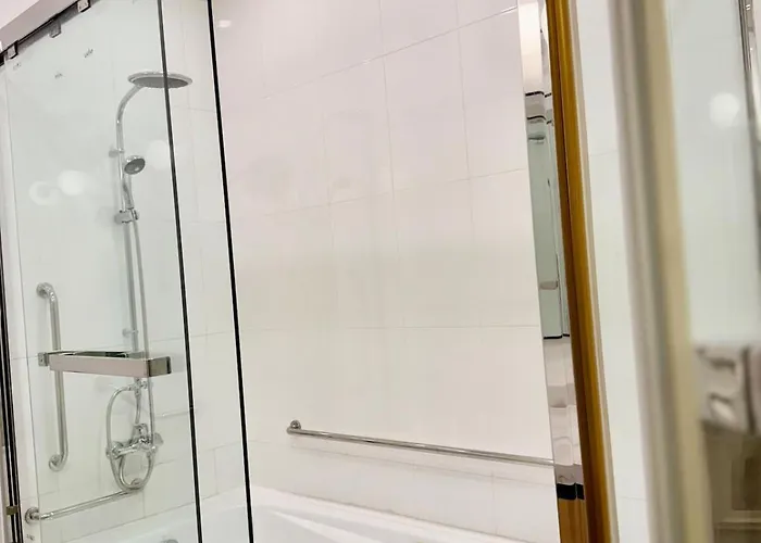 Apartment Elegant 4br Penthouse In Bgc *
