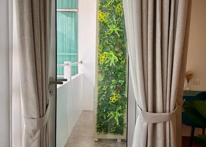 Elegant 4br Penthouse In Bgc *