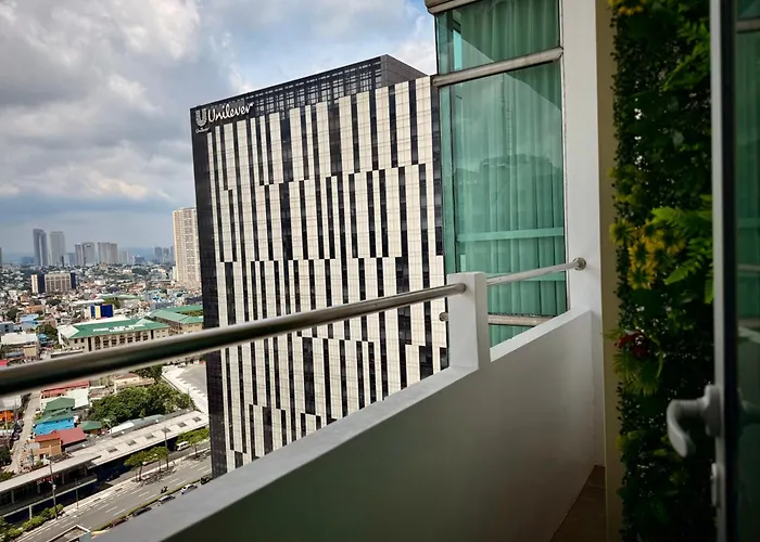 Elegant 4br Penthouse In Bgc *