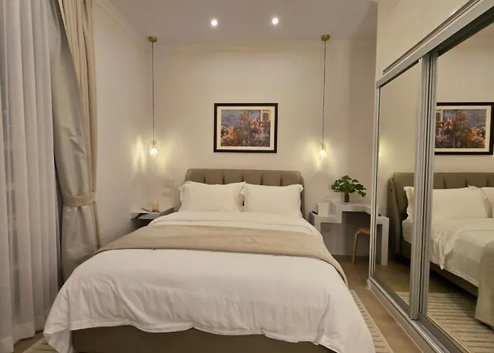 Elegant 4br Penthouse In Bgc * Manila