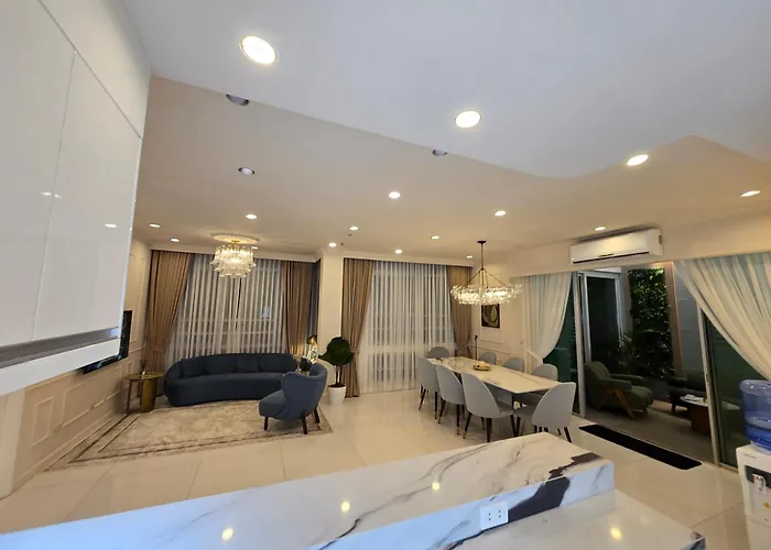 Elegant 4br Penthouse In Bgc Manila