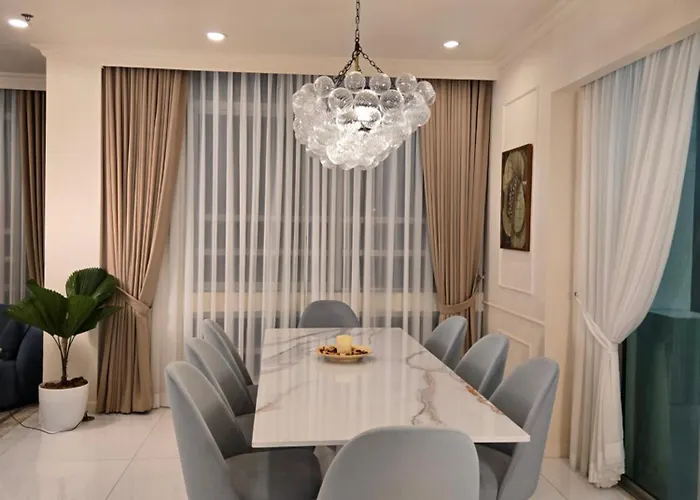 Elegant 4br Penthouse In Bgc Apartment