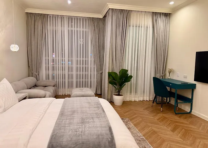 Elegant 4br Penthouse In Bgc *