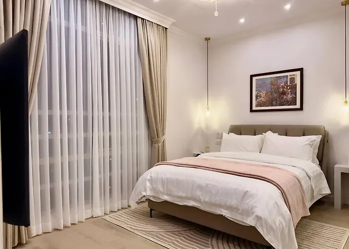 Elegant 4br Penthouse In Bgc Apartment