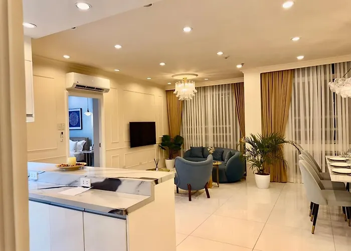 Apartment Elegant 4br Penthouse In Bgc *