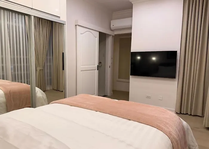 Elegant 4br Penthouse In Bgc Apartment *