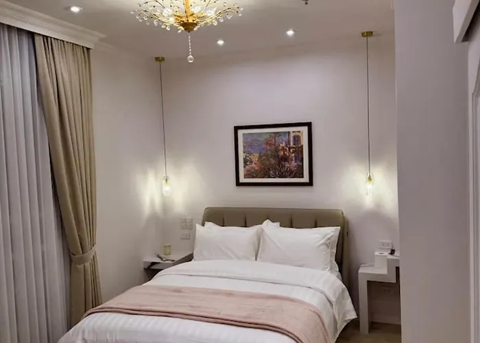 Elegant 4br Penthouse In Bgc