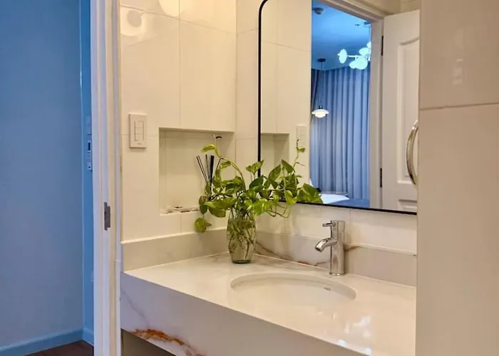 Apartment Elegant 4br Penthouse In Bgc Manila