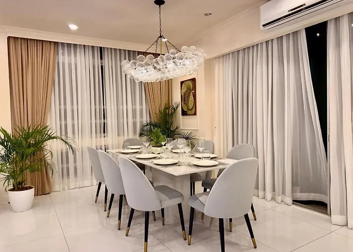 Apartment Elegant 4br Penthouse In Bgc