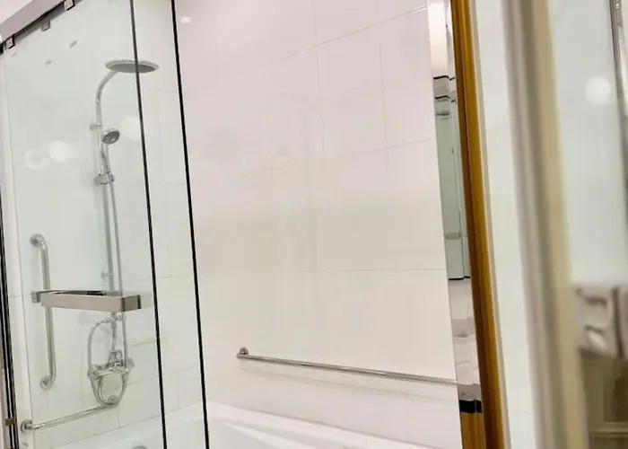 Elegant 4br Penthouse In Bgc Manila