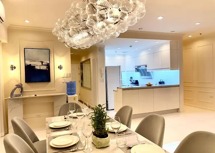 Elegant 4br Penthouse In Bgc Apartment