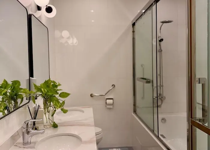 Elegant 4br Penthouse In Bgc *