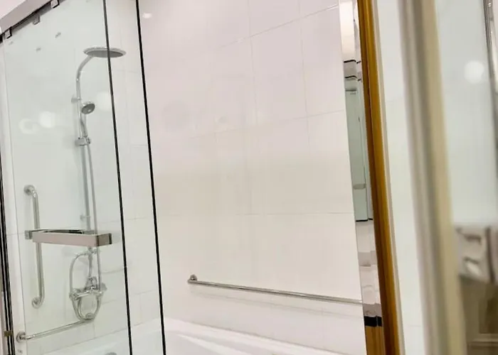 Apartment Elegant 4br Penthouse In Bgc *
