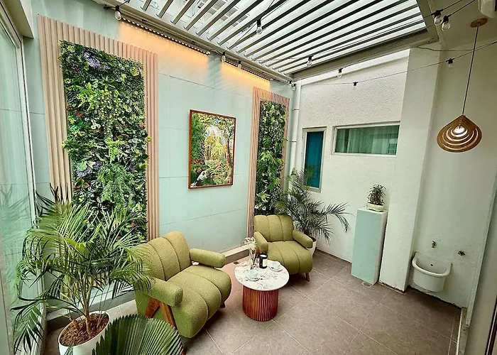 Elegant 4br Penthouse In Bgc Apartment