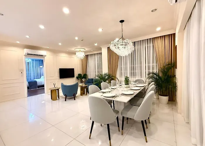 Apartment Elegant 4br Penthouse In Bgc Manila