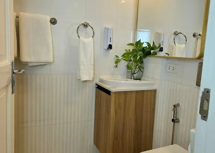 Elegant 4br Penthouse In Bgc Manila